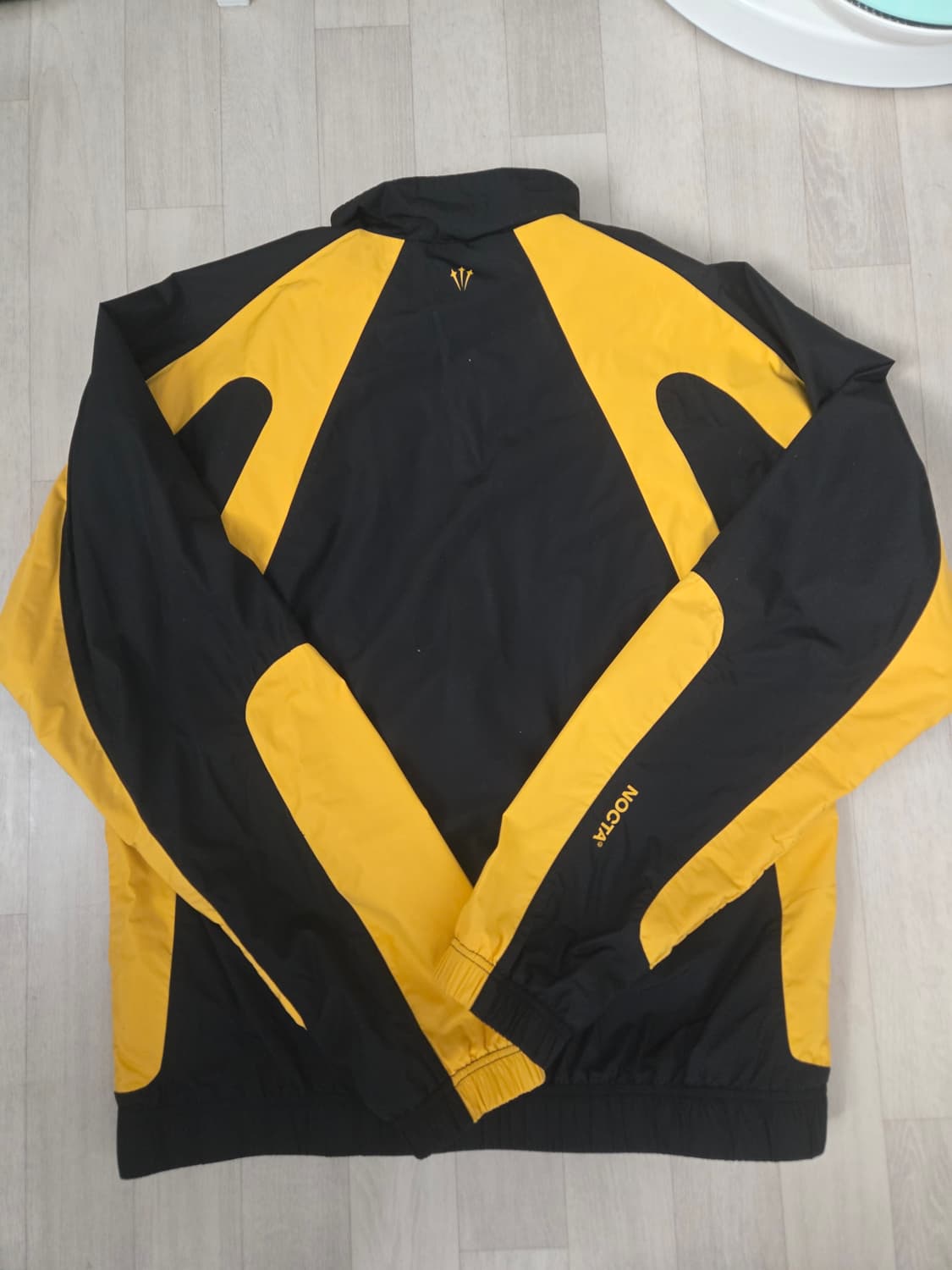 나이키 NOCTA 트랙 자켓 & 바지 블랙/옐로우 상품이미지2