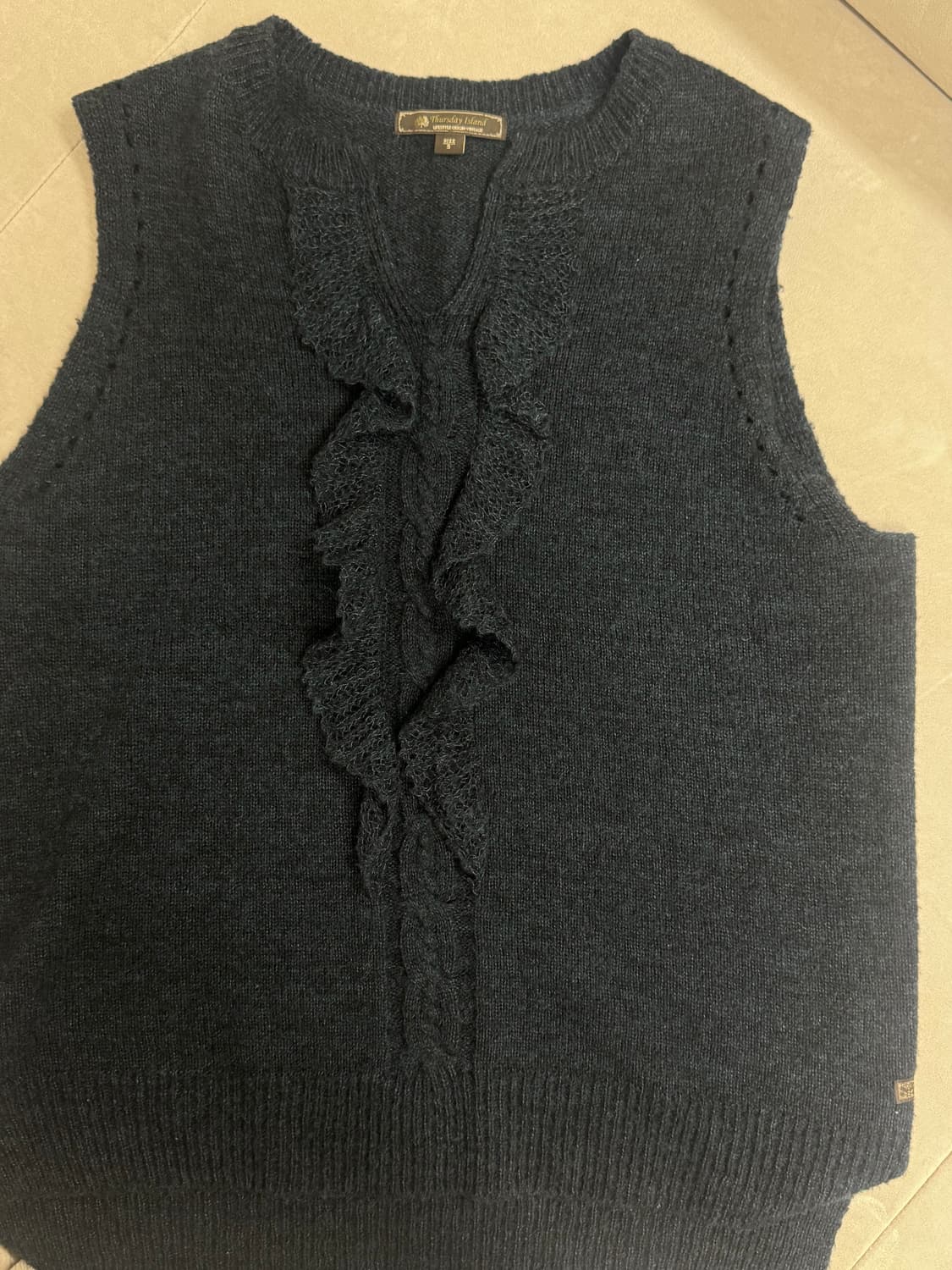 thursday island 프릴 니트 베스트 상품이미지1