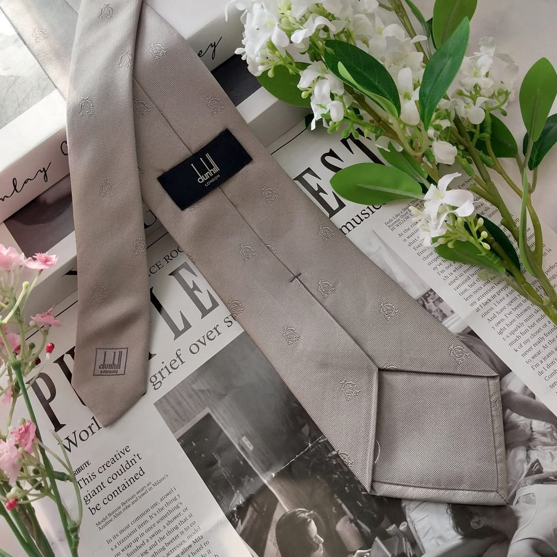 던힐 실크 그레이 로고 자카드 넥타이 8.5cm A+등급 K1693
 상품이미지7