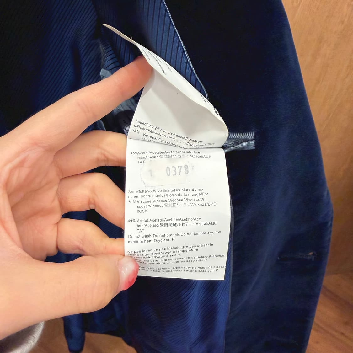 휴고 보스 벨벳 테일러드 자켓 투 버튼 체스트 플랩 포켓 디테일 블루 상품이미지6