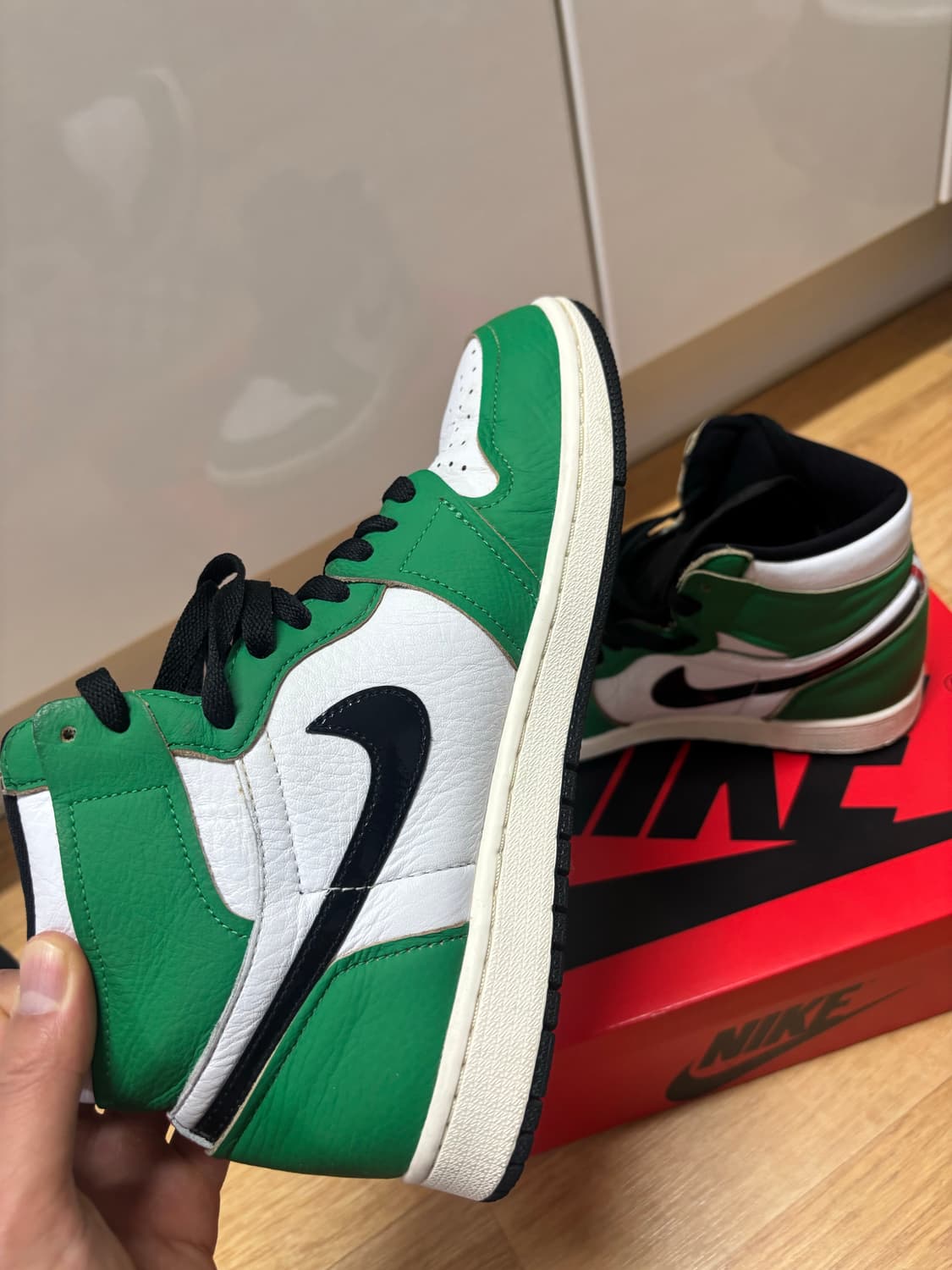조던 1 하이 럭키그린 265 사이즈 판매합니다 상품이미지5