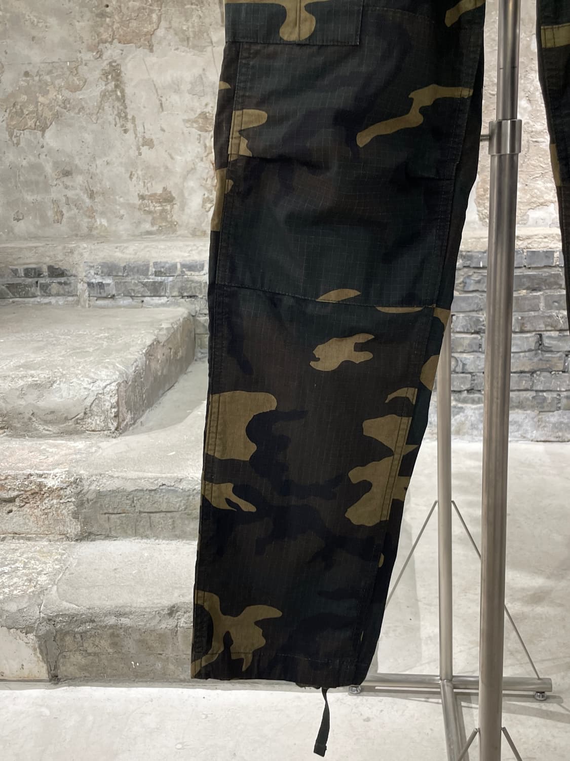 칼하트 wip 카모 에비에이션 카고 팬츠 상품이미지4