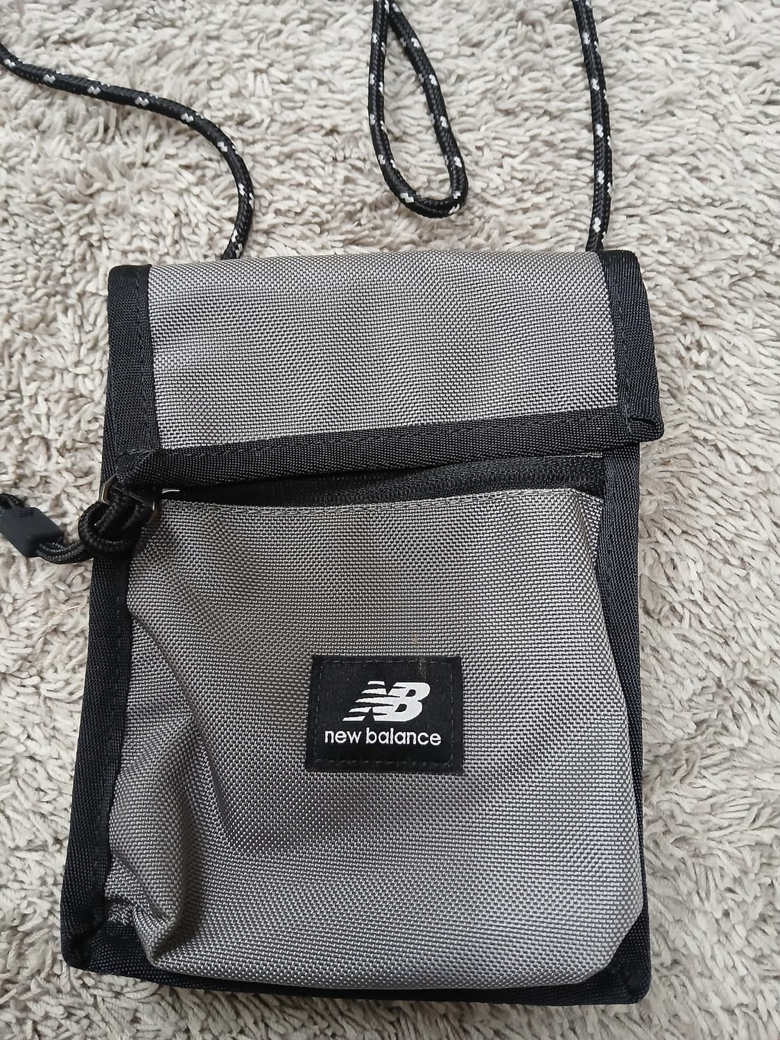 뉴발란스 그레이 미니 크로스백 핸드폰가방 새제품 상품이미지2