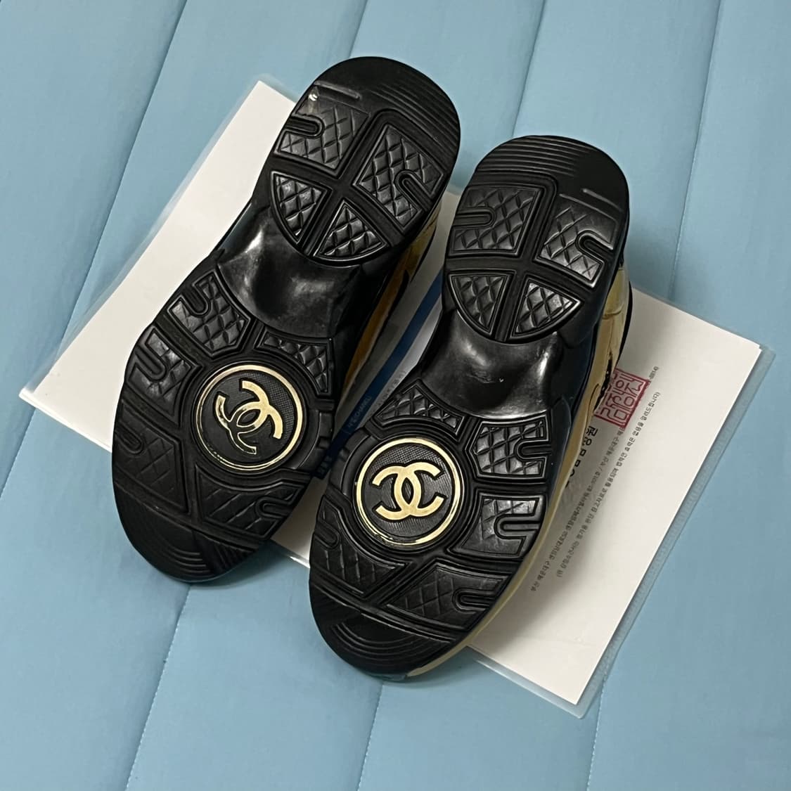 샤넬CC 로고 트워드 골드 레더 스니커즈 상품이미지4