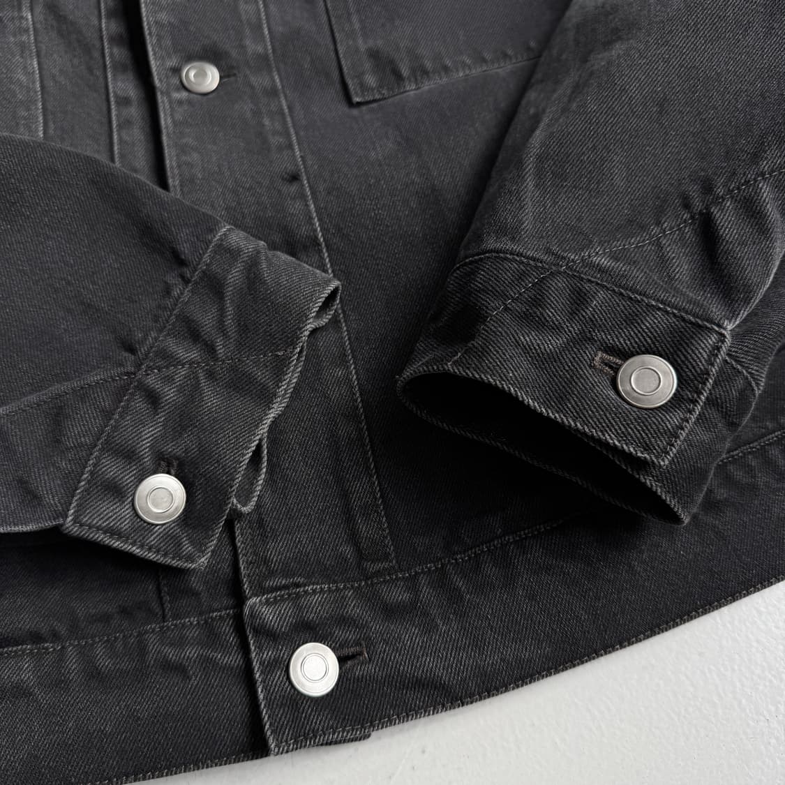 COOR 쿠어 더블포켓 흑청 데님 트러커 자켓 상품이미지5