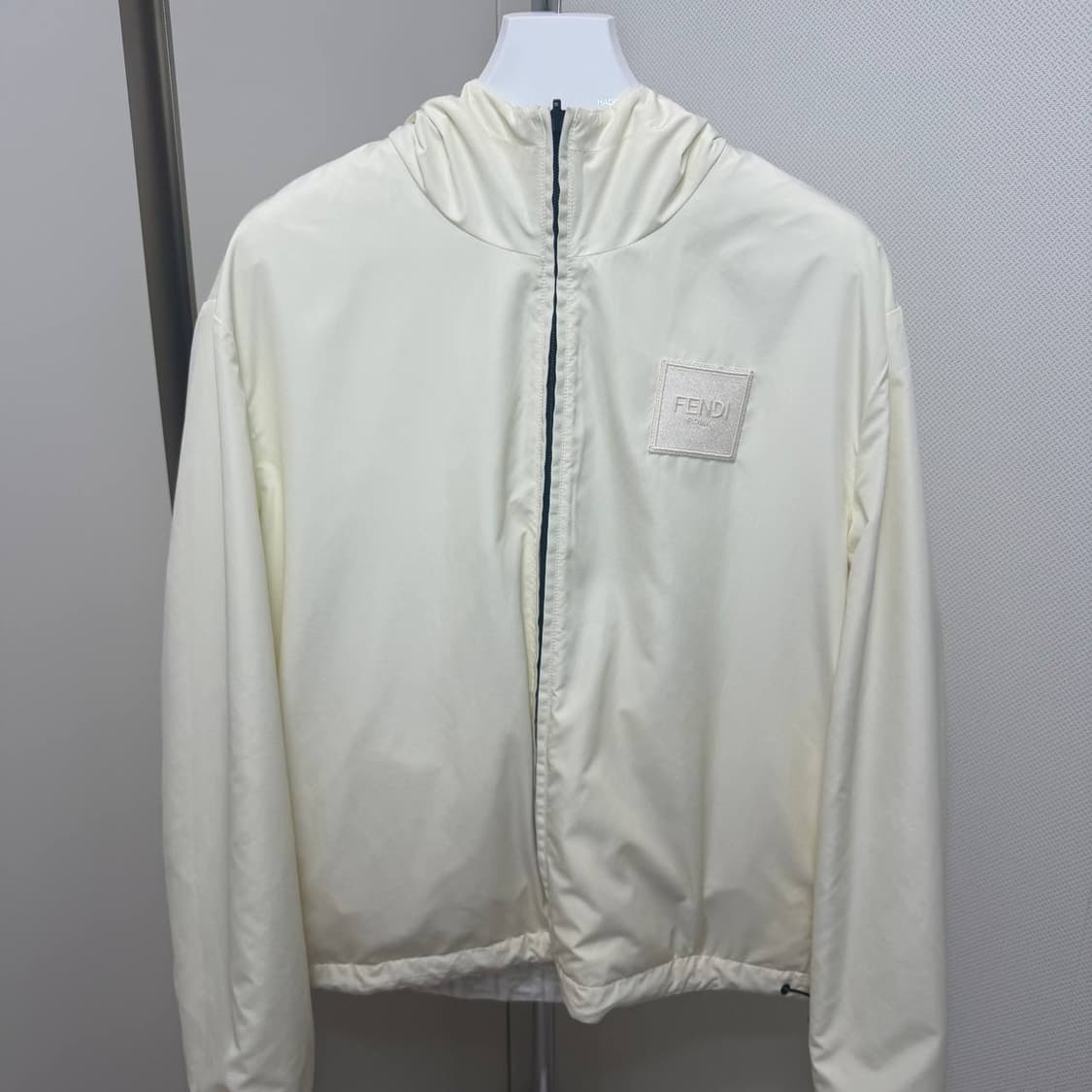 [정품] 펜디 FF로고 화이트 나일론 윈드브레이커 상품이미지3