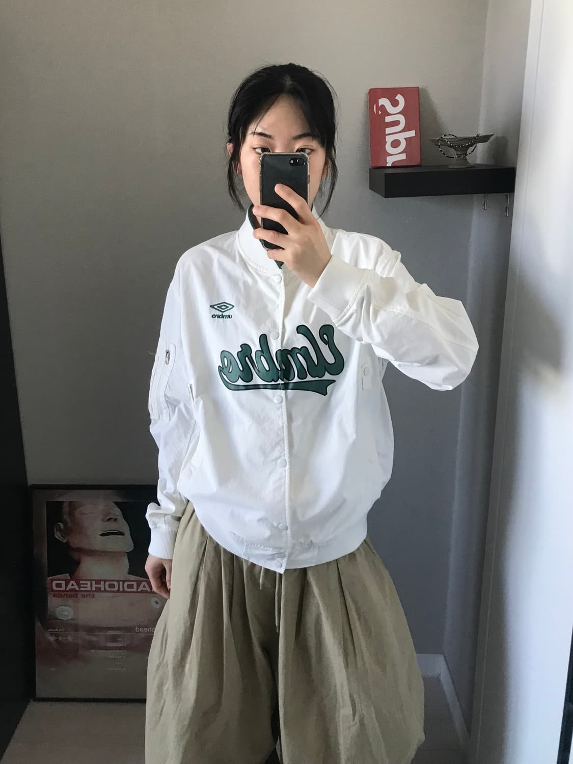 엄브로 중앙 스펠아웃 화이트 나일론 바시티 자켓 상품이미지3