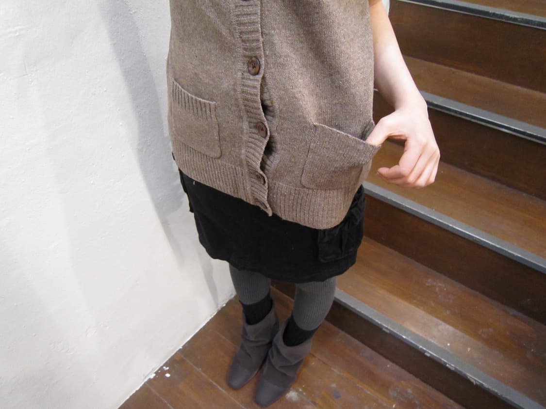 빈티지 반팔 하이넥 니트 버튼업 디테일 슬림핏 베이지 상품이미지4