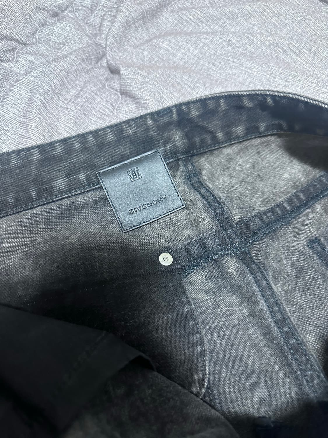 GIVENCHY 블랙 워싱 코튼 데님 팬츠 BM5OYU5Y46 상품이미지3