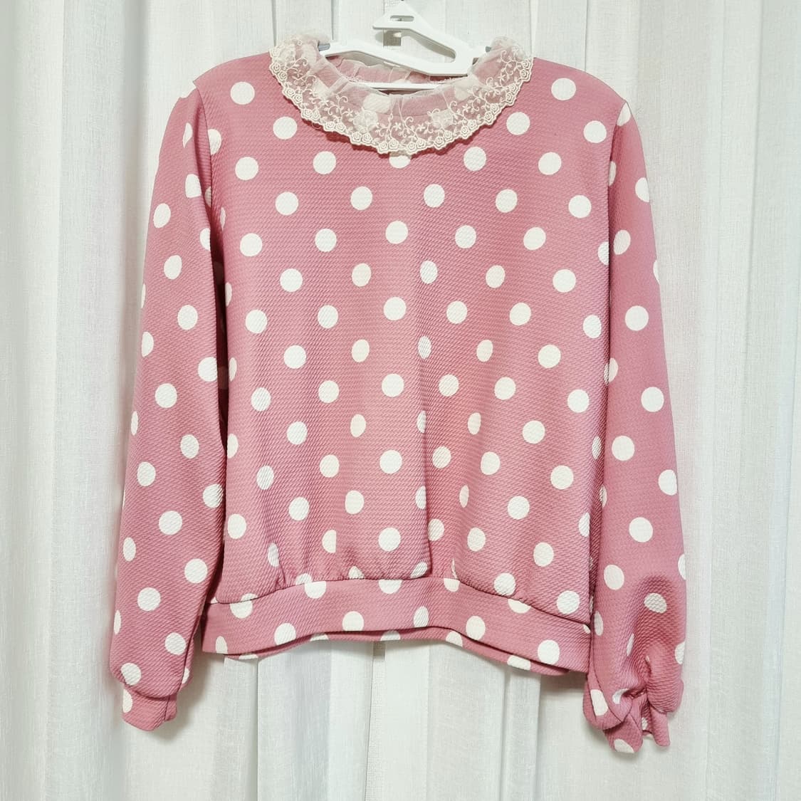 레이스프릴카라 화이트도트 핑크 블라우스 롱슬리브티 (프리사이즈) 새상품 상품이미지1