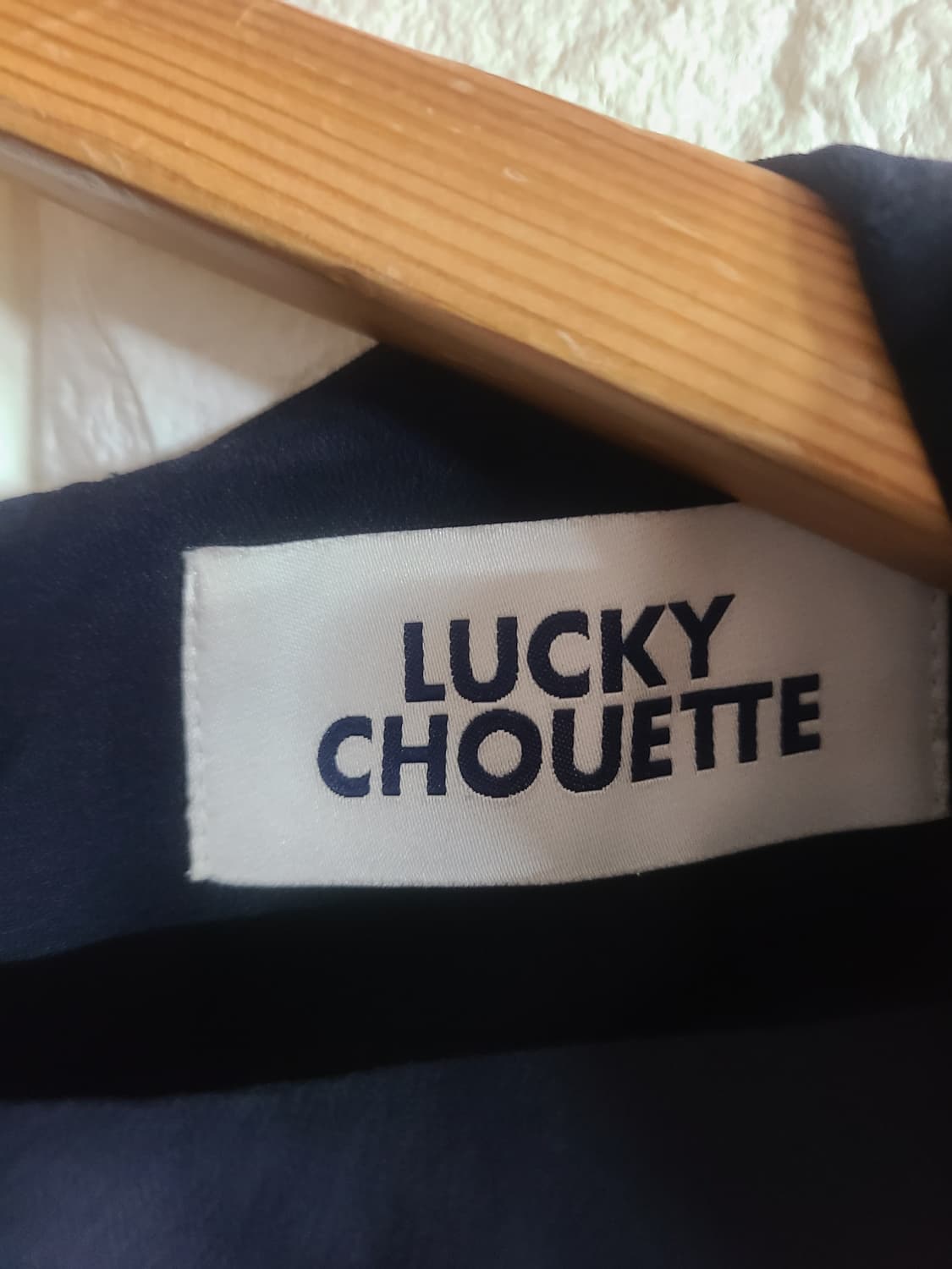 박신혜 럭키슈에뜨 네이비 리본 블라우스 상품이미지5