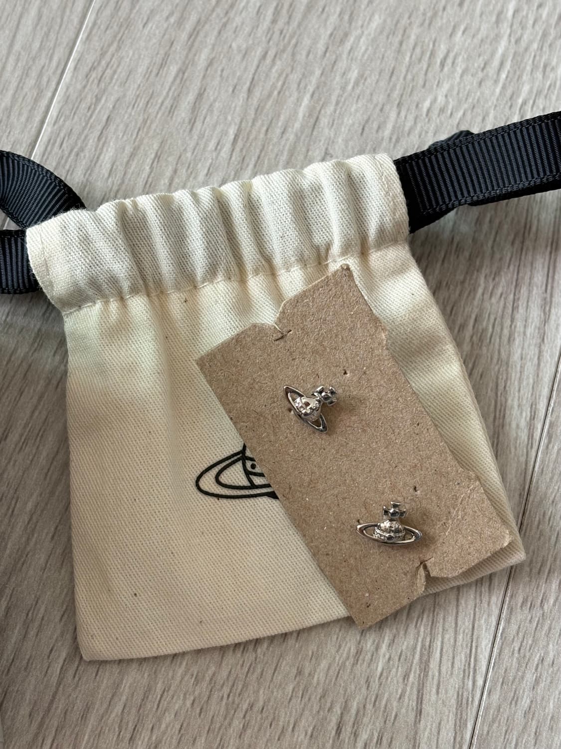 비비안웨스트 우드 귀걸이 상품이미지2