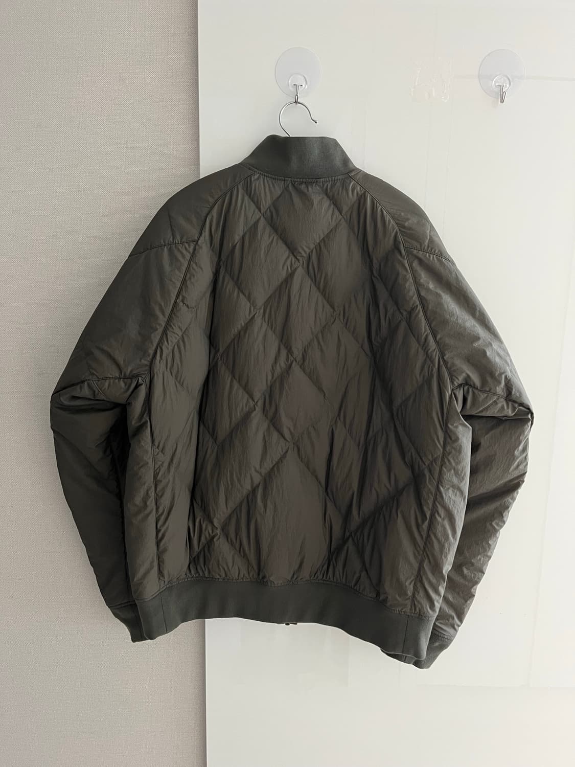 유니클로 화이트마운티니어링 경량 패팅 상품이미지2