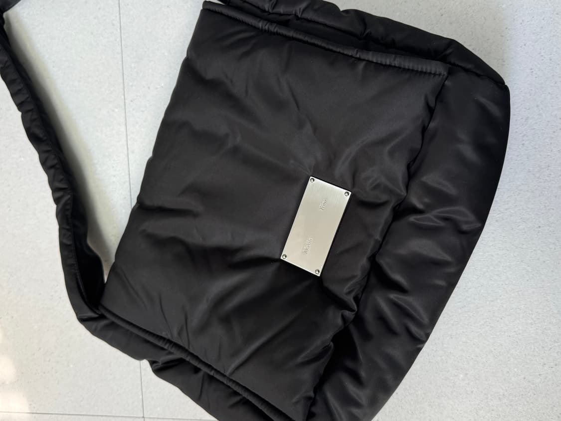 마뗑킴 BIG PADDING SHOULDER BAG 상품이미지1