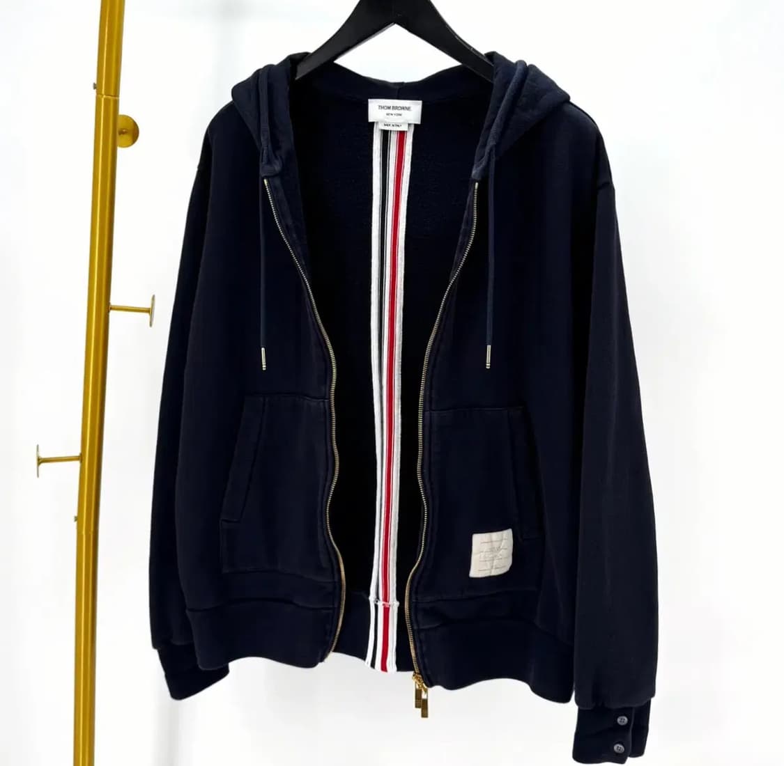 [정품/XL] 톰브라운 백삼선 후드집업 상품이미지1