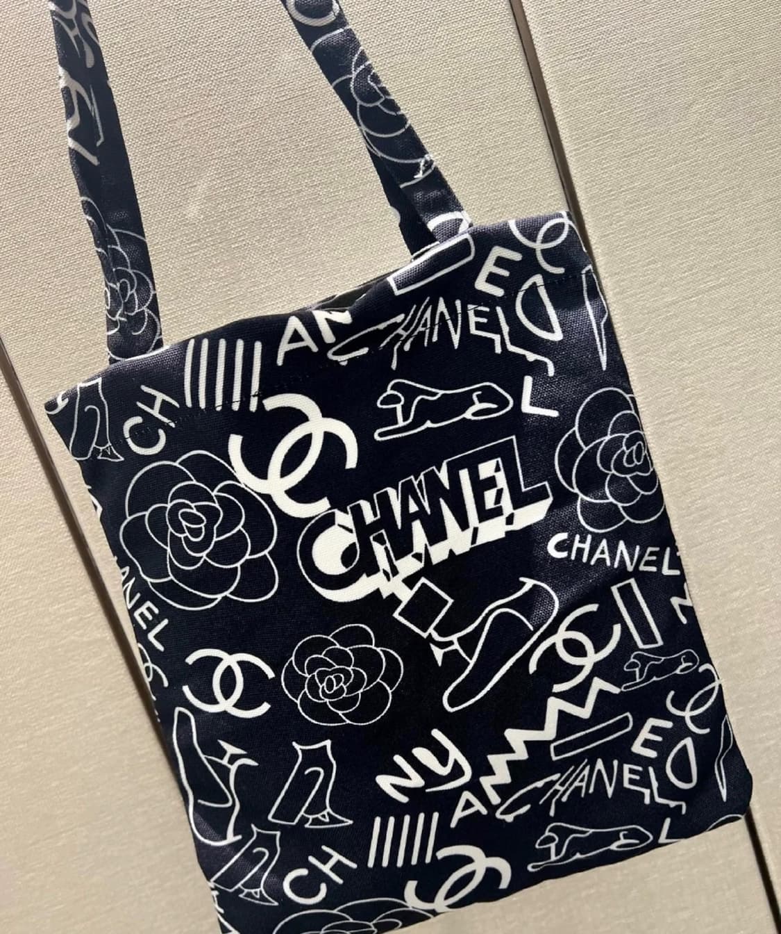 샤넬 뷰티 그래피티 에코백 상품이미지1