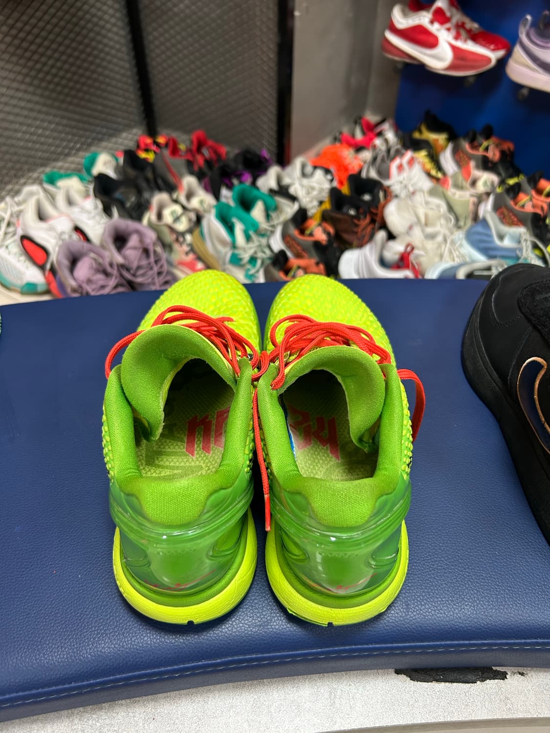 코비 6 그린치 상품이미지3