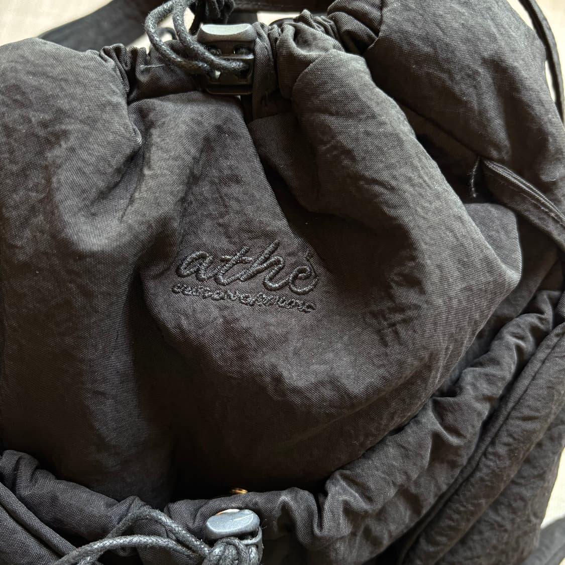 아떼바네사브루노 블랙 리본 숄더백 백팩 상품이미지3