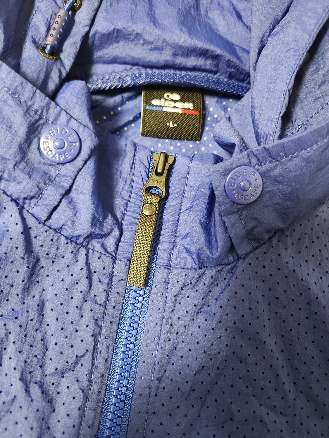 아이더 경량 후드 탈부착 바람막이(봄,여름용) 사이즈100 L

어깨로고 상품이미지5