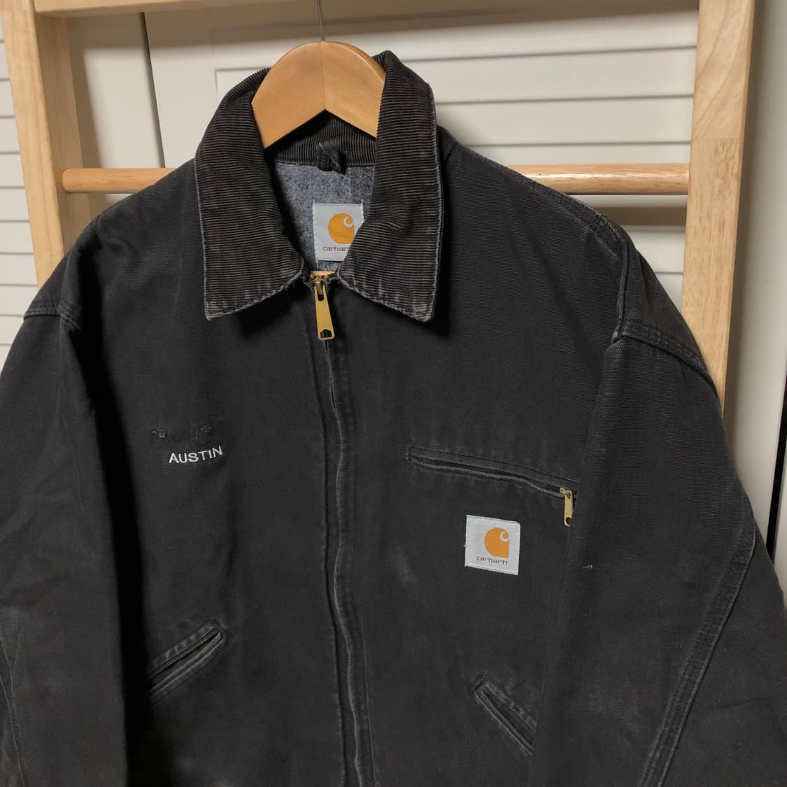 칼하트 디트로이트 자켓 J01 오스틴 탄 블랙 상품이미지2