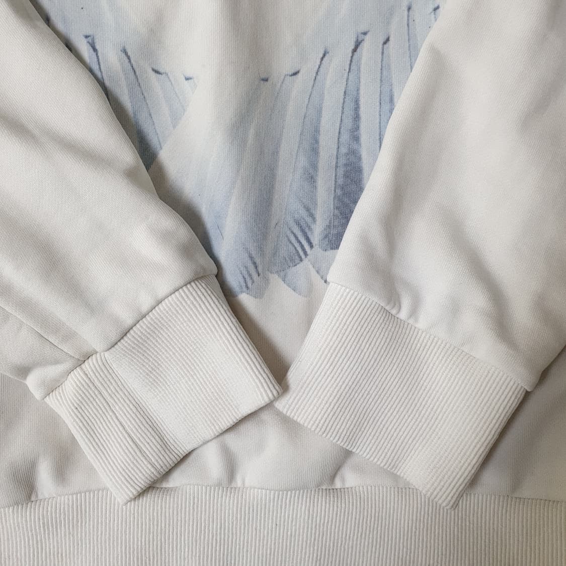 지방시의 윙 프린트 맨투맨 상품이미지3