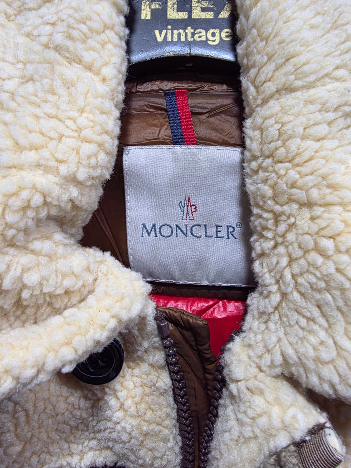 몽클레르 빈티지 무스탕 패딩 자켓 / 희소템 상품이미지3