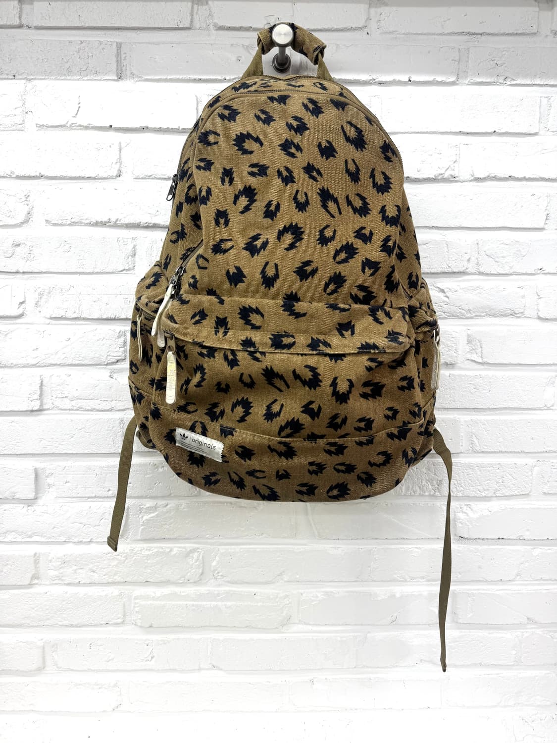 아디다스 오리지널스 브라운 패턴 백팩 상품이미지2