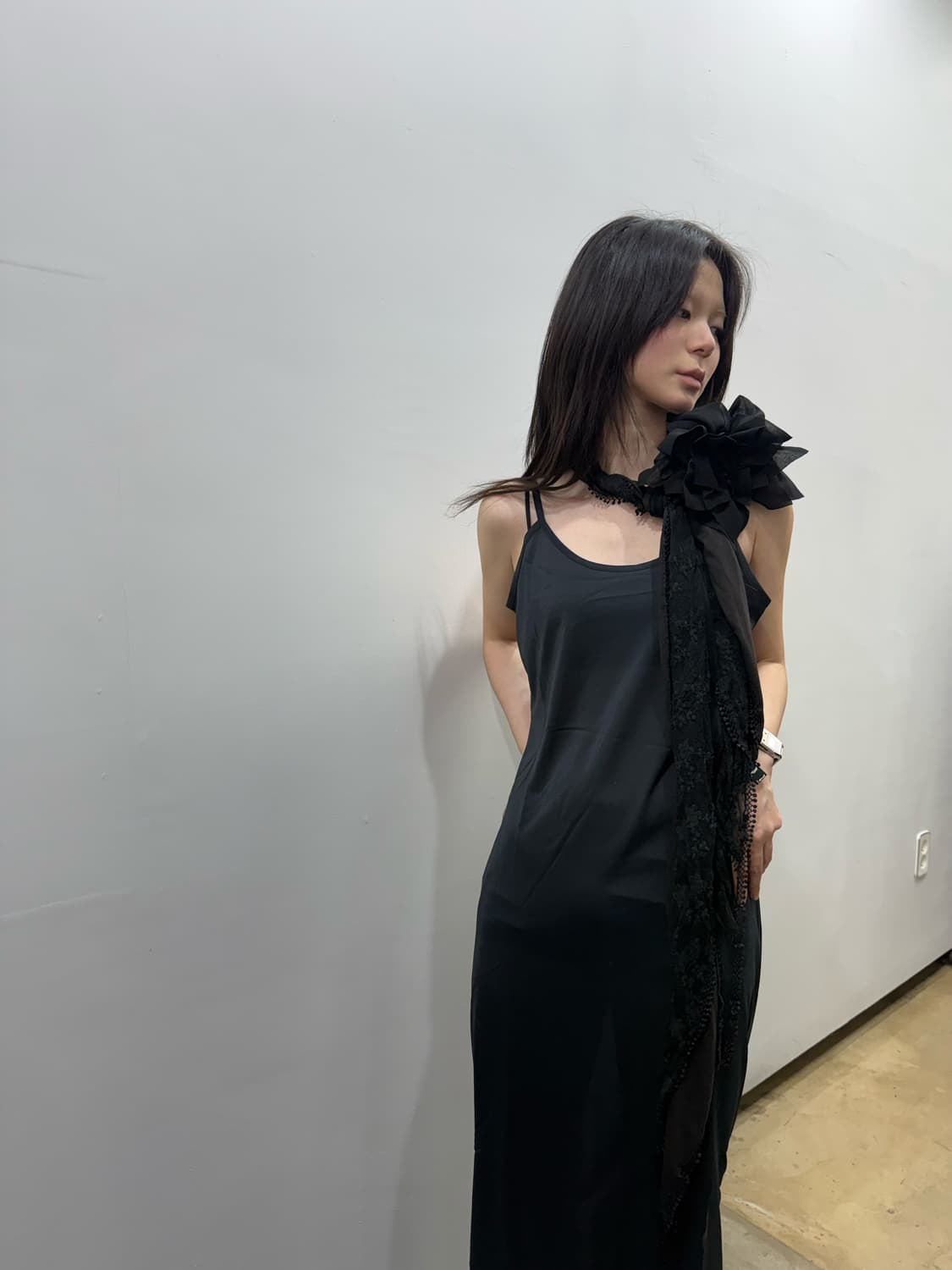 블랙피스나우 블랙 로즈 코사주 스카프 상품이미지2