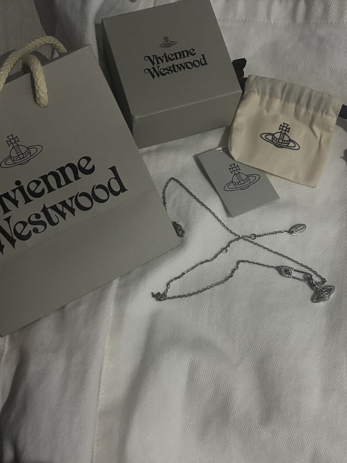비비안웨스트우드 루크리스 옷핀 목걸이 상품이미지1