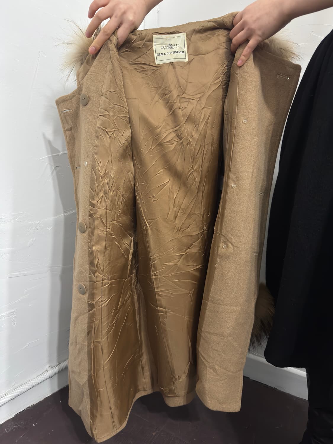 grace contental camel fur detail coat 상품이미지8