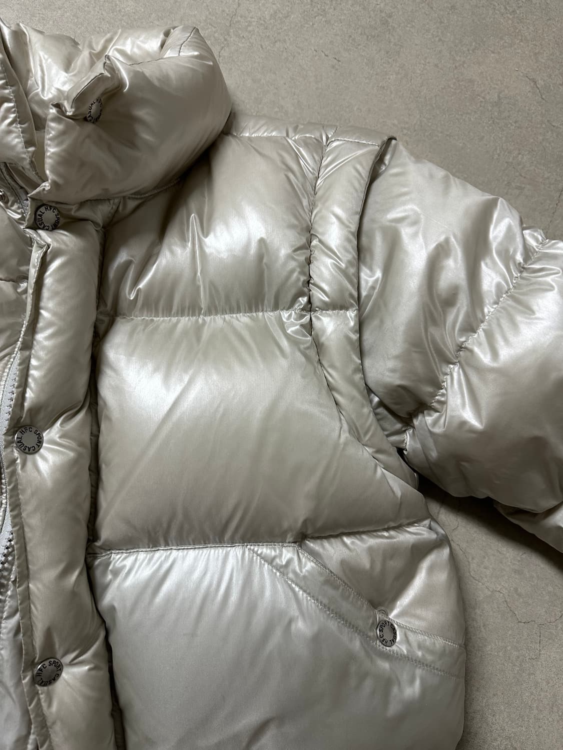 헤리티지플로스 패딩 21fw 크림색상 상품이미지4