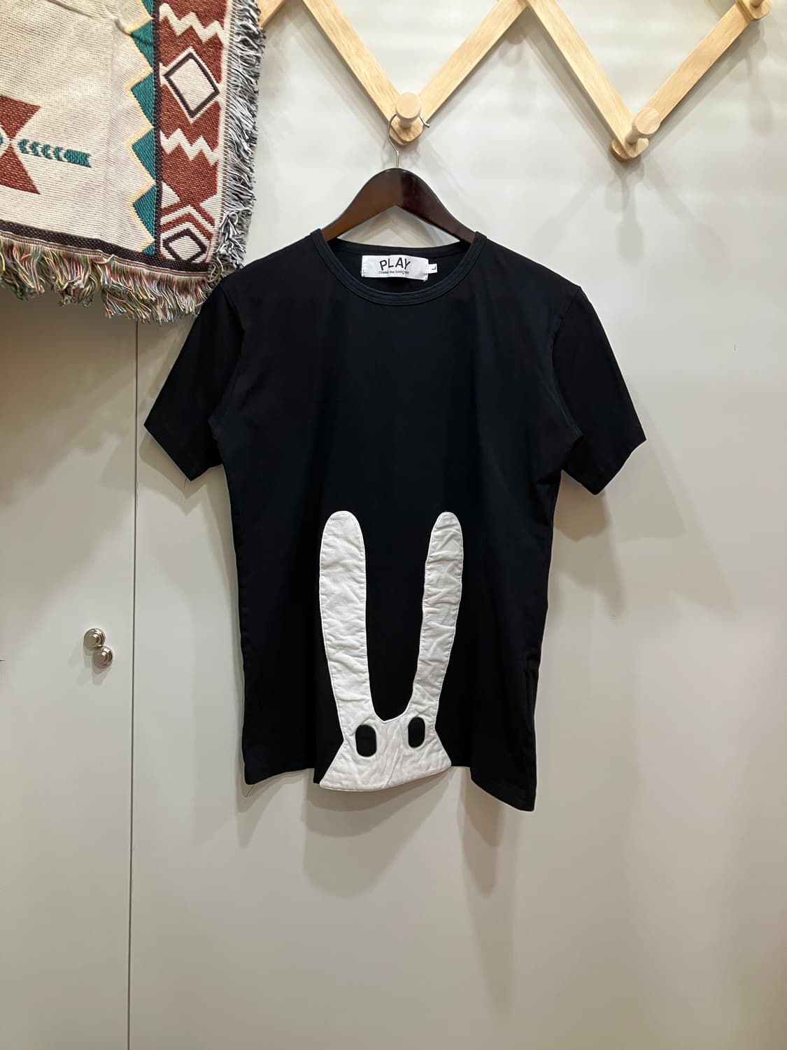꼼데가르송 x 오즈월드 럭키 래빗 티셔츠 상품이미지1