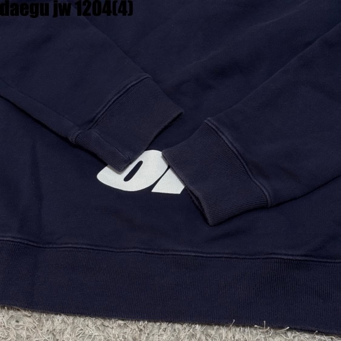 오프화이트 맨투맨  상품이미지5