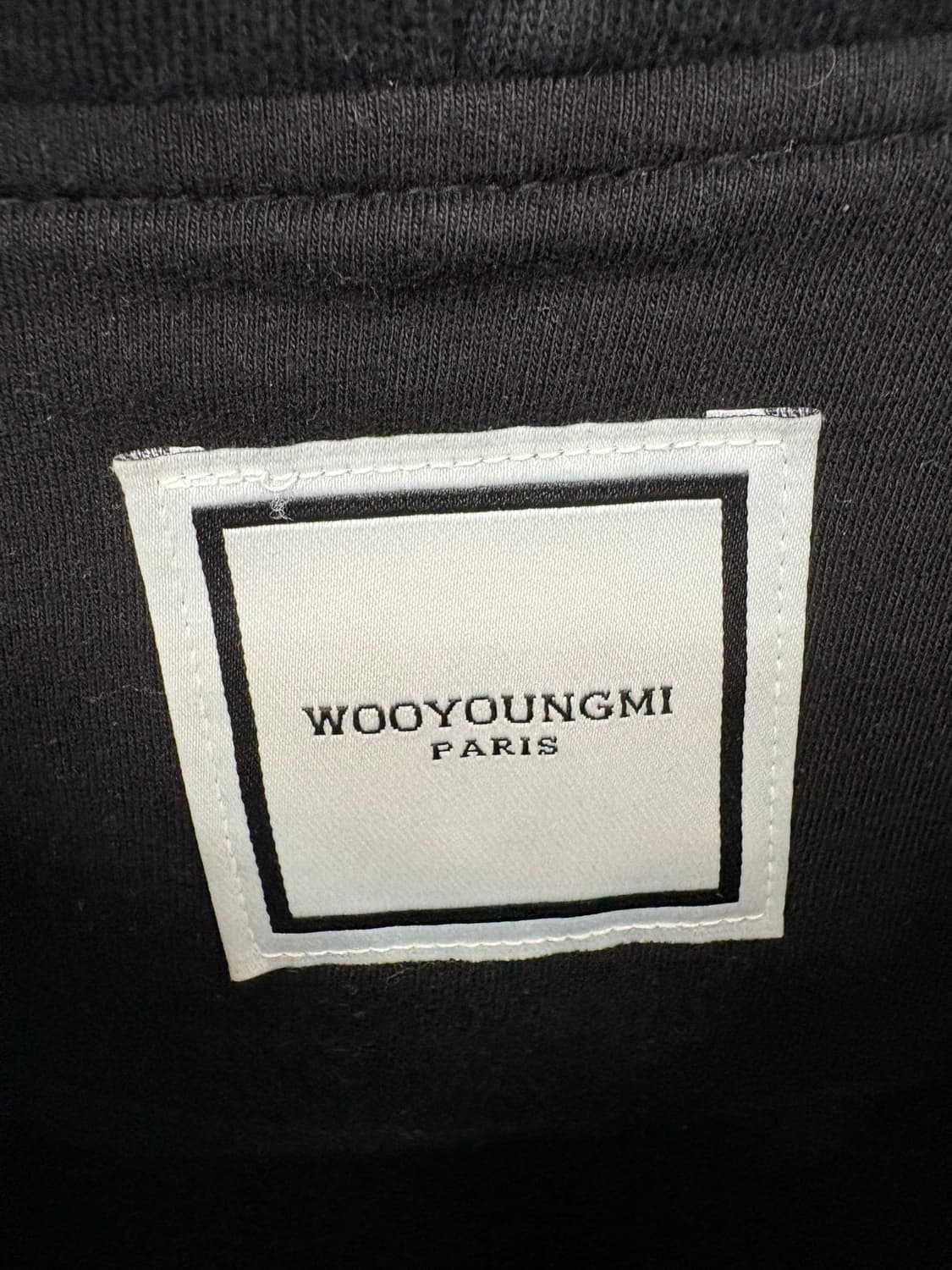 우영미 깃털 백로고 후드티 블랙 상품이미지4