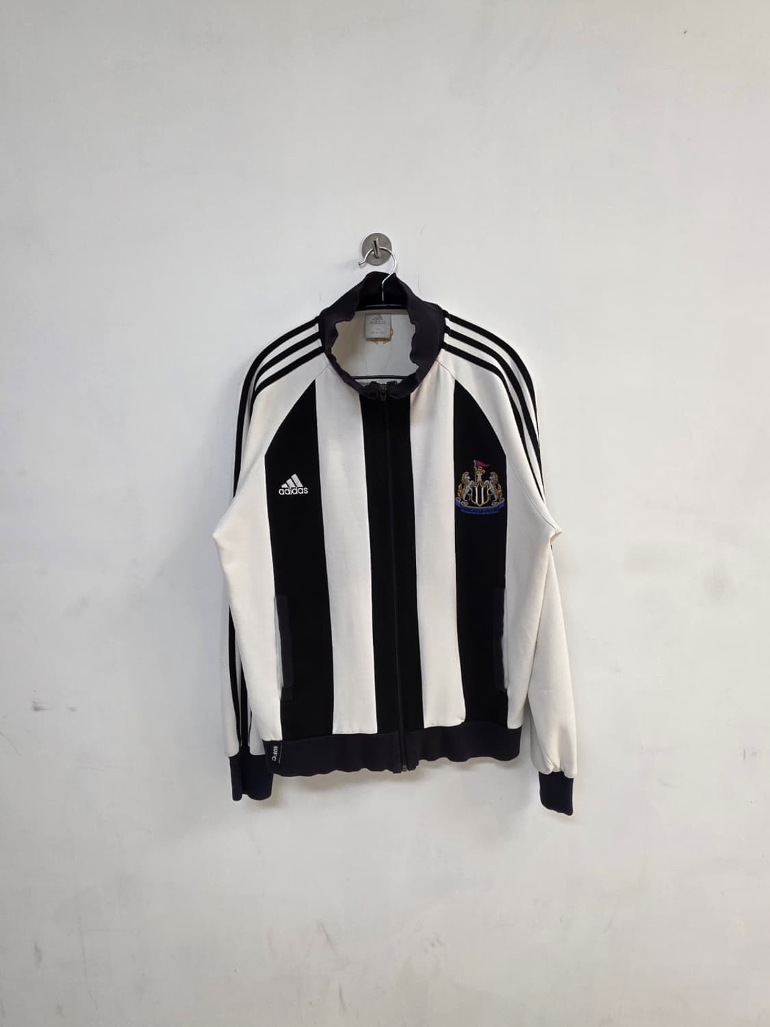 아디다스 뉴캐슬 트레이닝탑 져지 흰검 상품이미지1