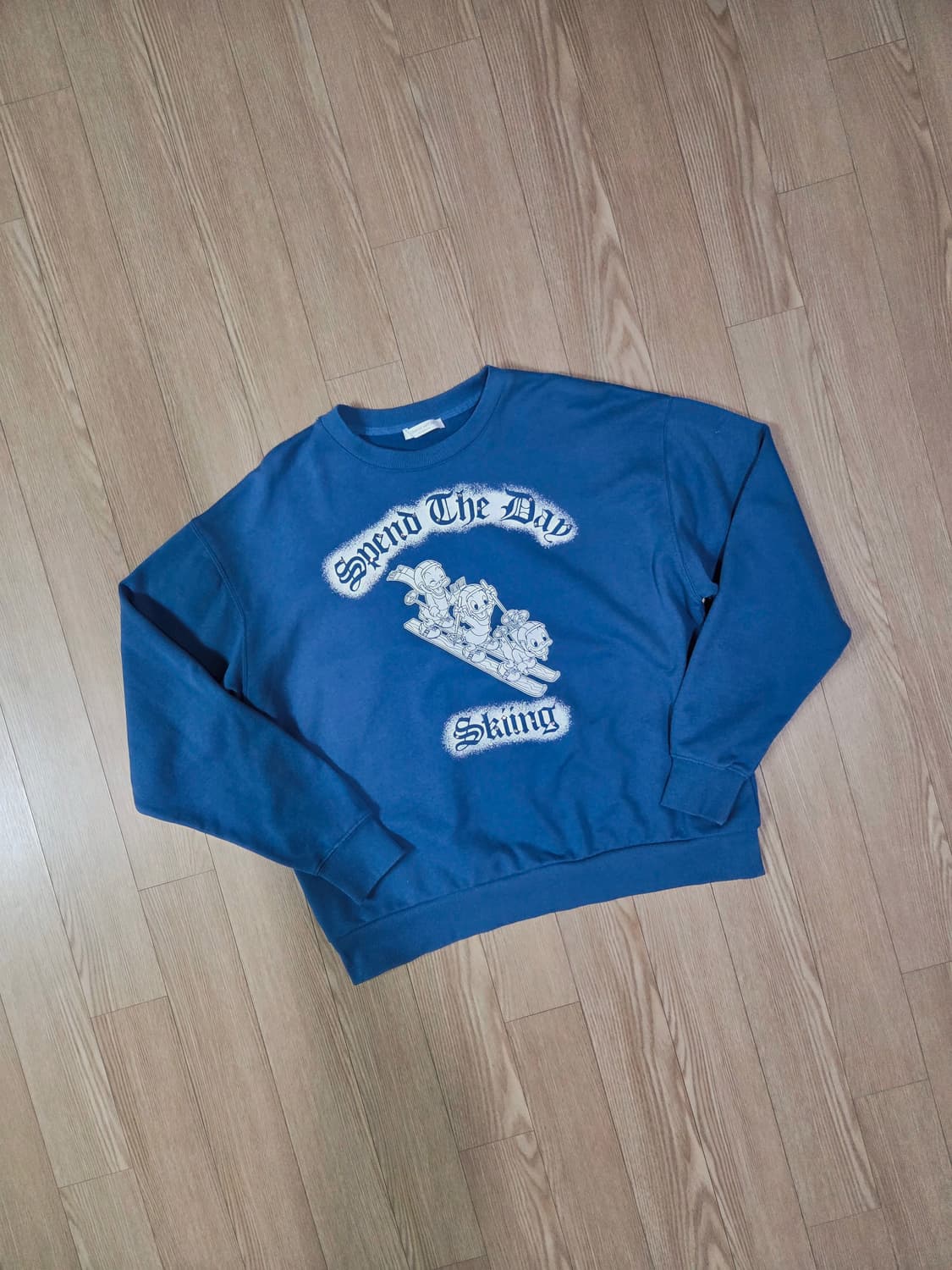 로베 디즈니 콜라보레이션 스카이 블루 맨투맨 상품이미지3