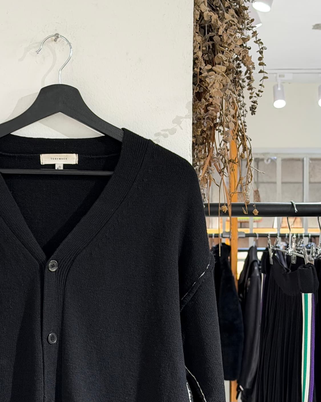 토니웩 블랙 콘트라스팅 캐시미어 브이넥 가디건 상품이미지3