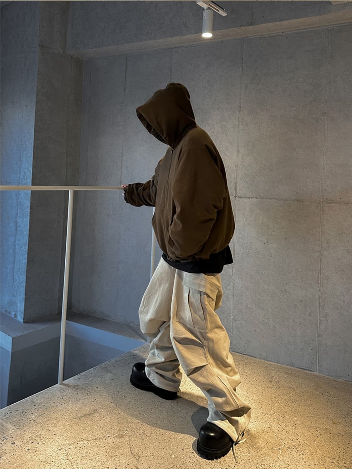 논노드 25FW 몰스킨 셔링 봄버 카키 브라운 상품이미지1