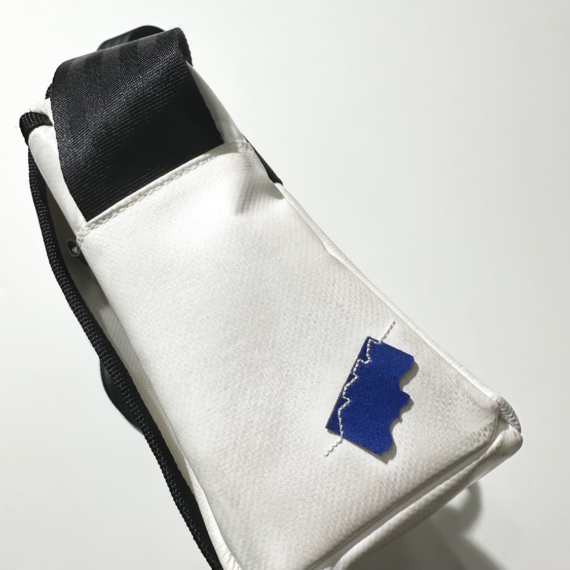 아더에러 트레이스 애드모어 크로스백 상품이미지4