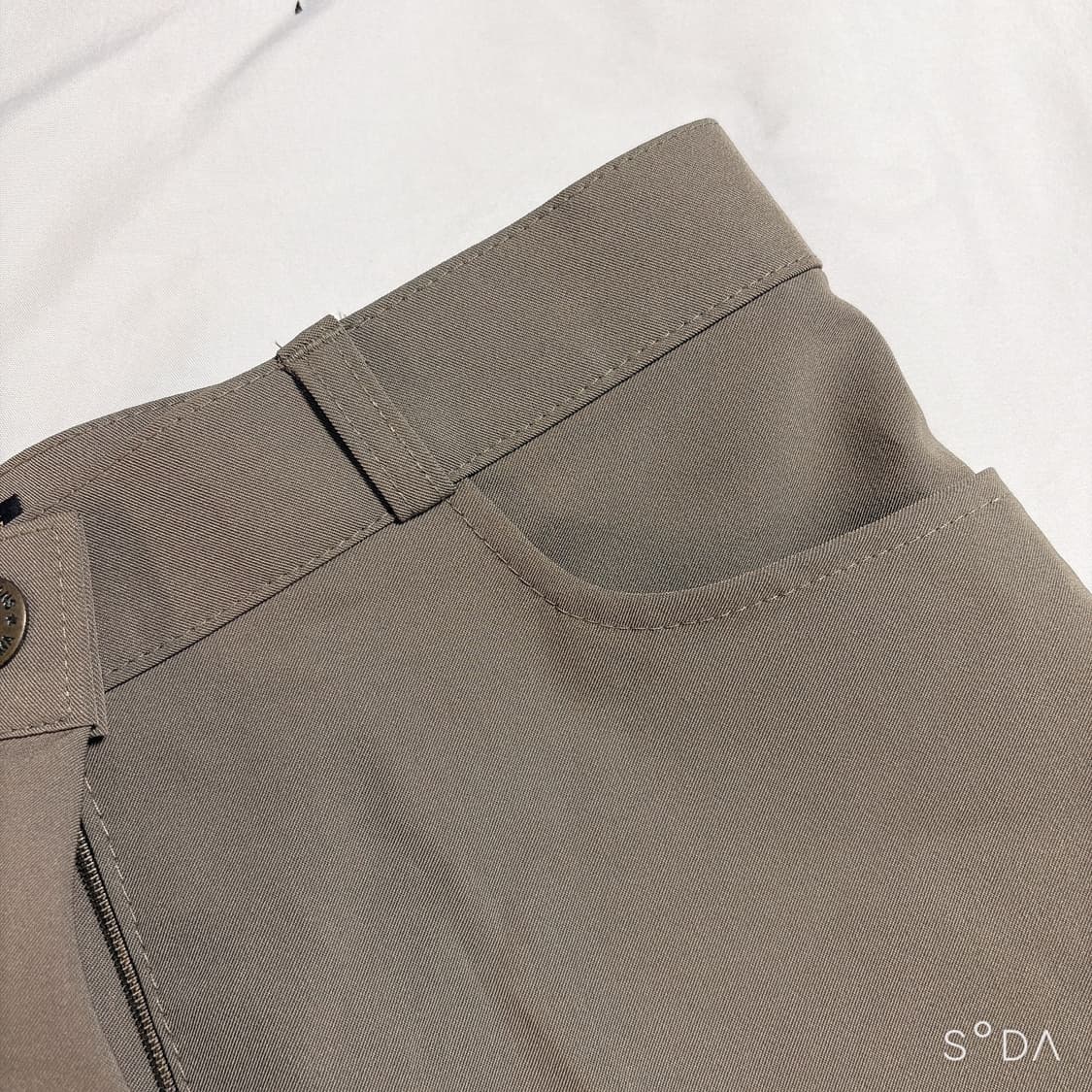 펜디 FF 로고 패턴 슬랙스 팬츠 카키베이지 상품이미지4