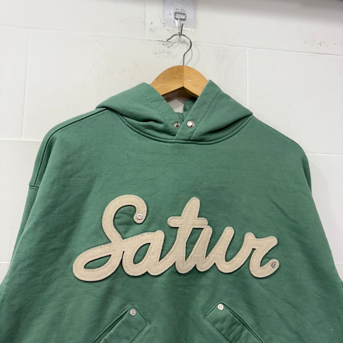 세터 아플리케 리벳 후드 상품이미지2