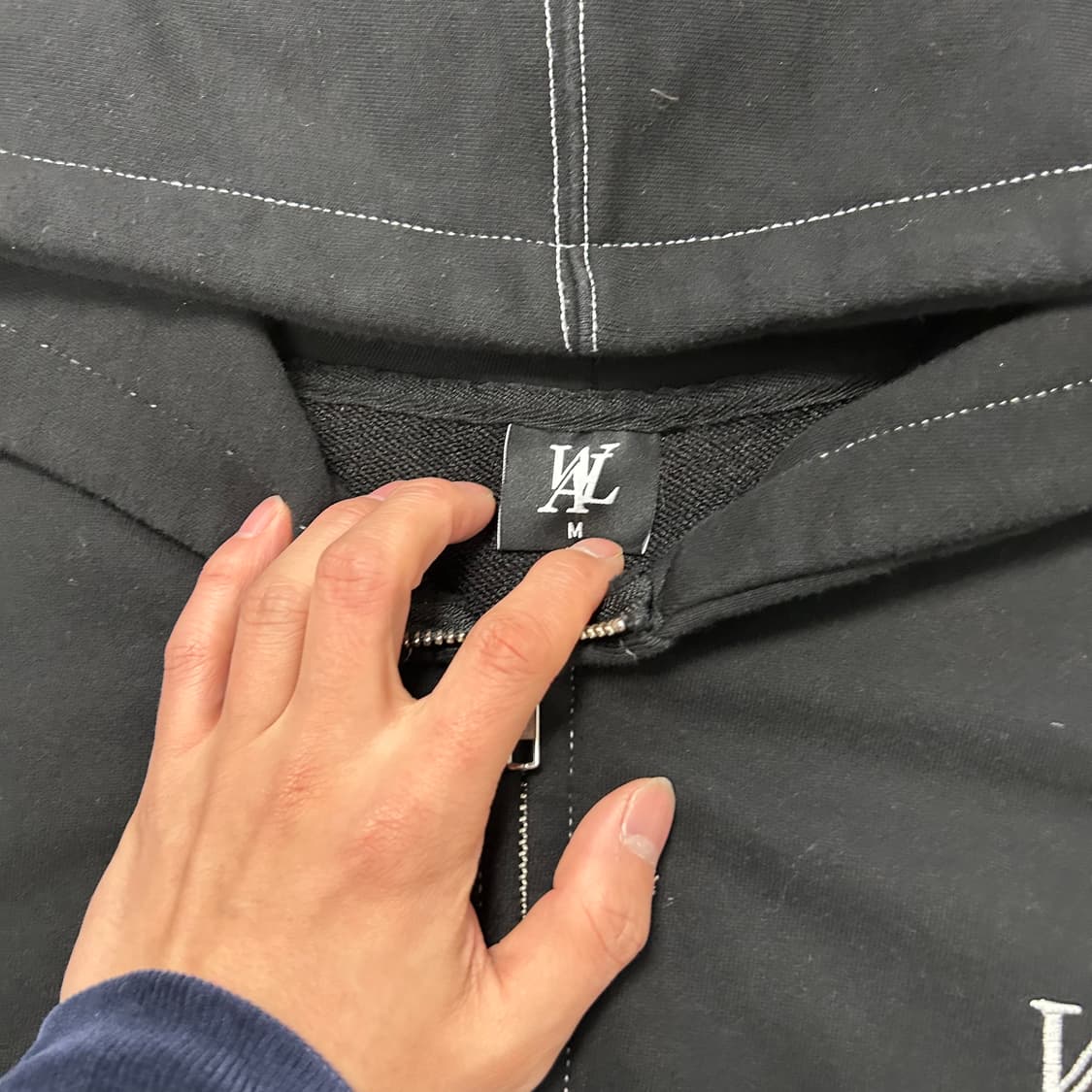 WOOALONG Two-Way Black Zip-up Hoodie 상품이미지6