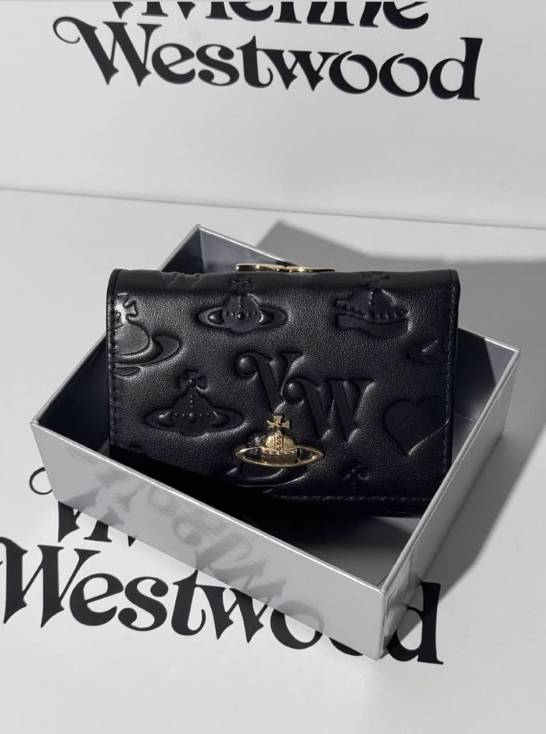 비비안웨스트우드 아카이브 펀칭 무광블랙 레더 금장 orb 하프월렛 반지갑 상품이미지1