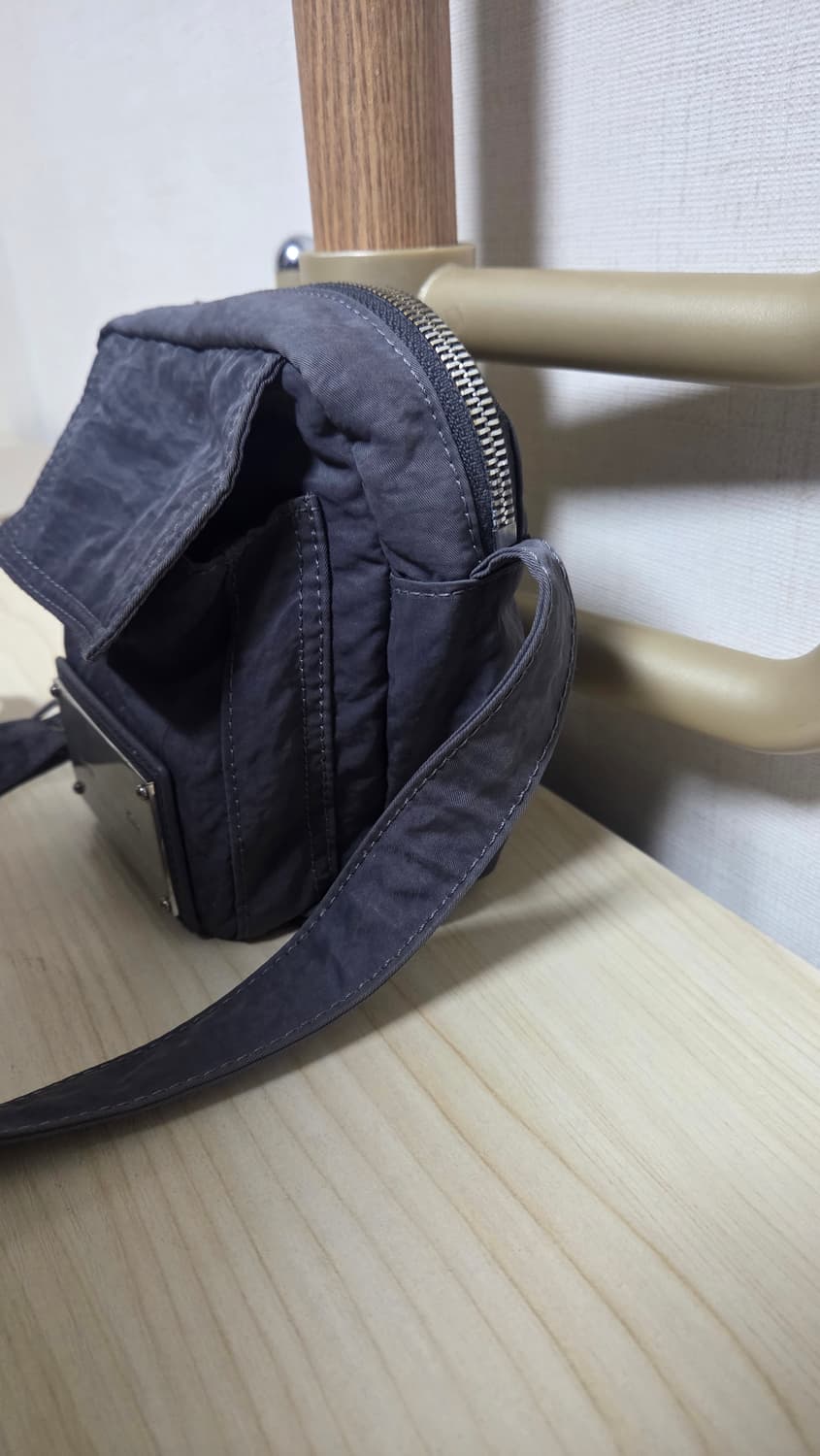 마뗑킴 차콜 미니 크로스백 상품이미지4