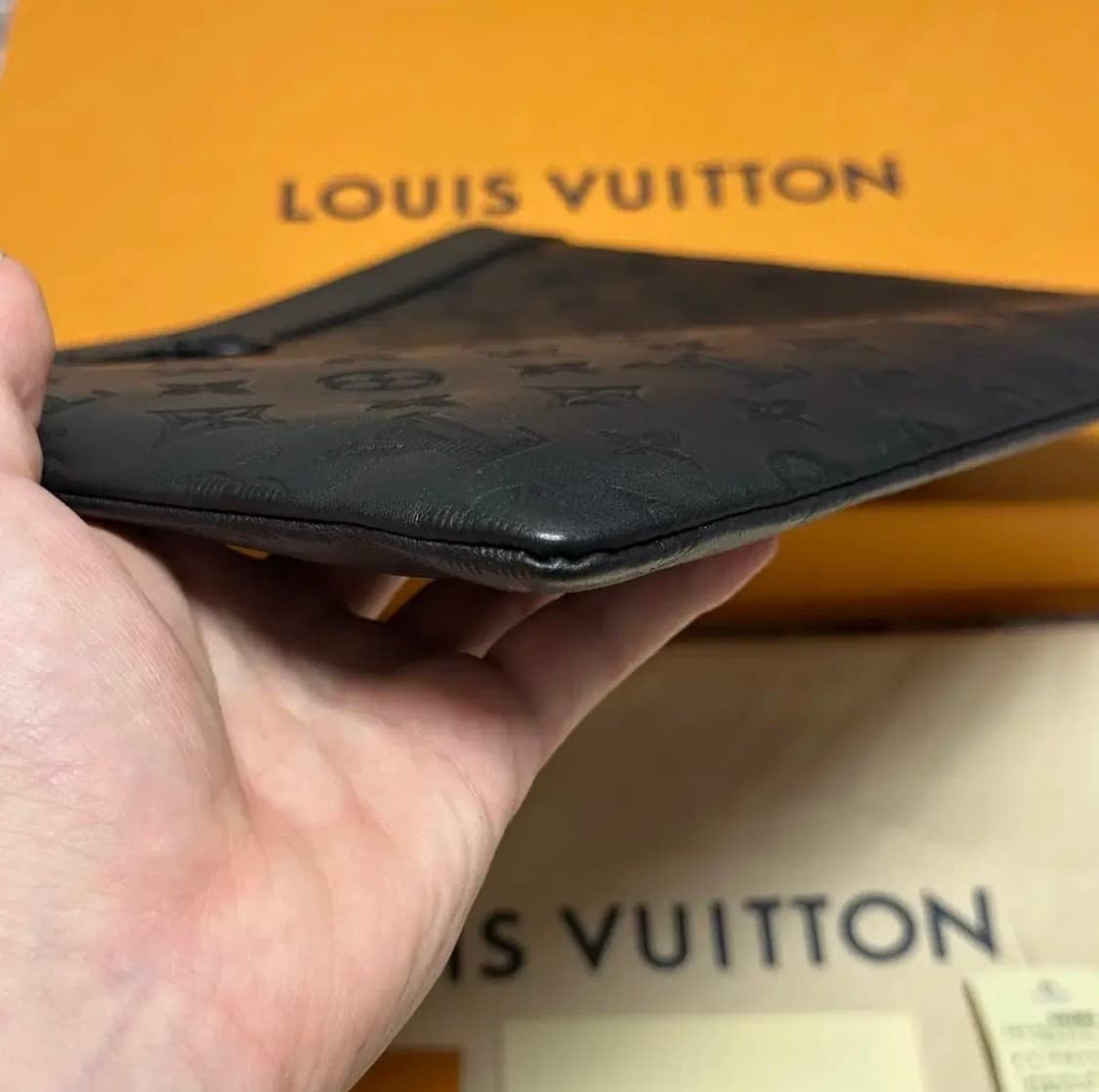 [풀구성] 루이비통 이클립스 쉐도우 포쉐트 디스커버리 클러치 블랙 상품이미지5