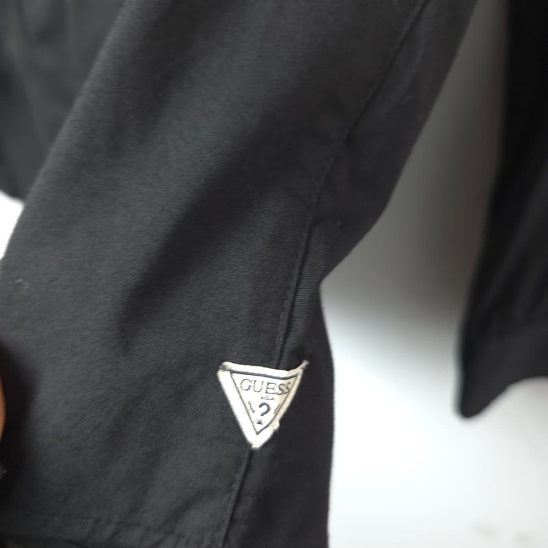 여S-M 게스 스몰로고 블랙 긴팔 셔츠 상품이미지5