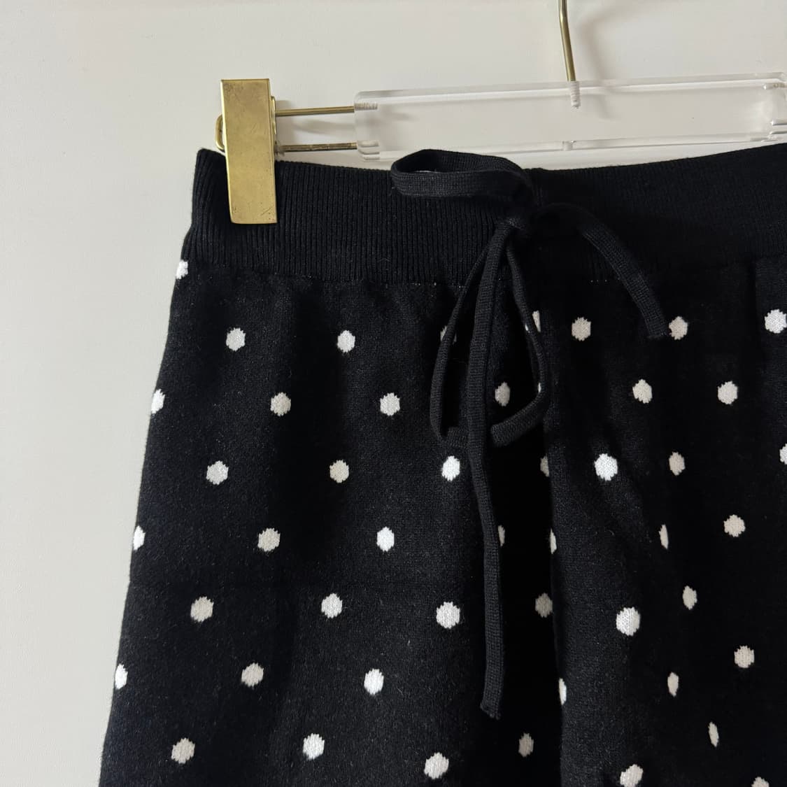 새상품 여자 밑단 프릴 니트 도트 반바지 (블랙) 상품이미지3