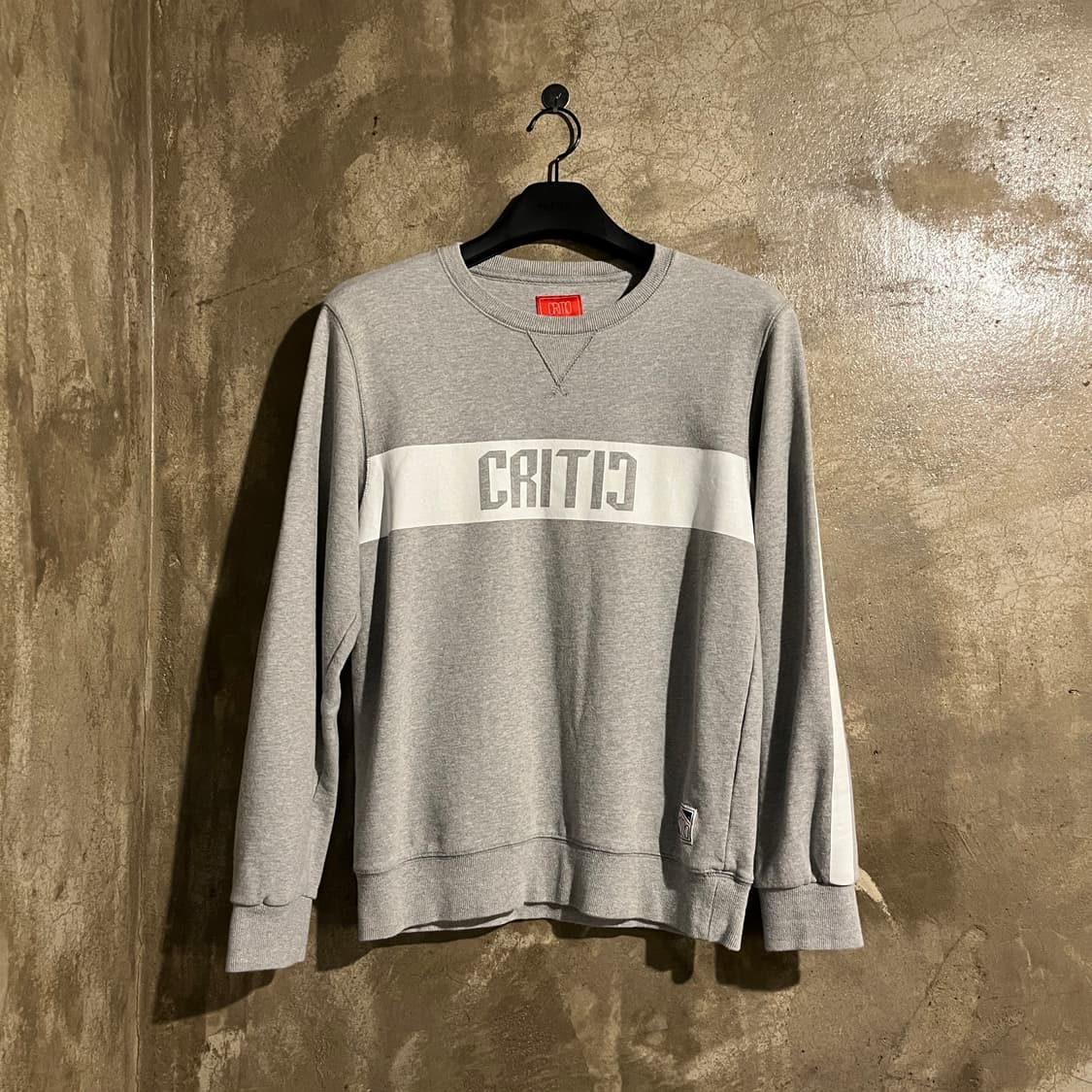 크리틱 맨투맨 상품이미지1