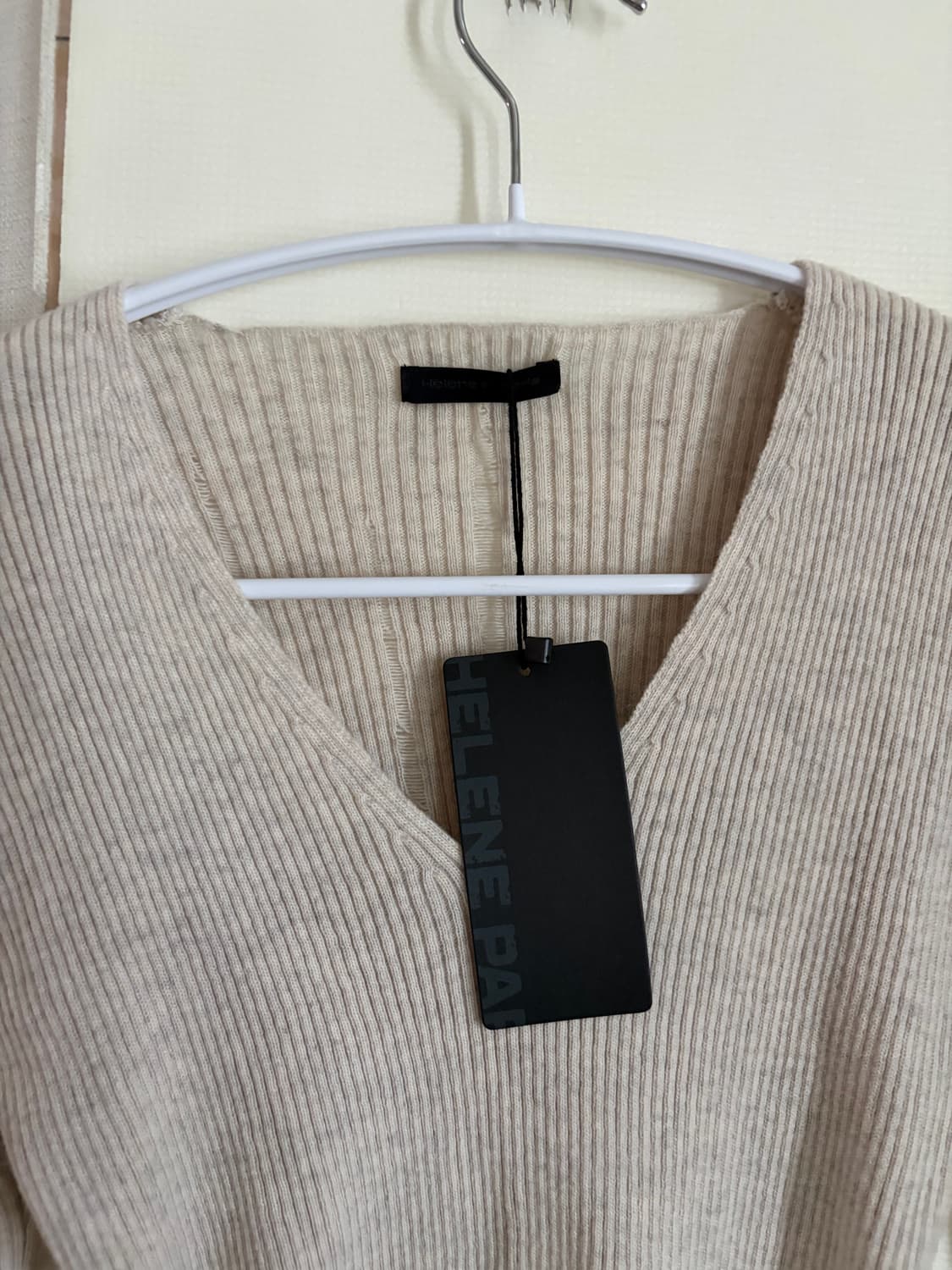 헬레네파리스 브이넥 니트 새상품 상품이미지2