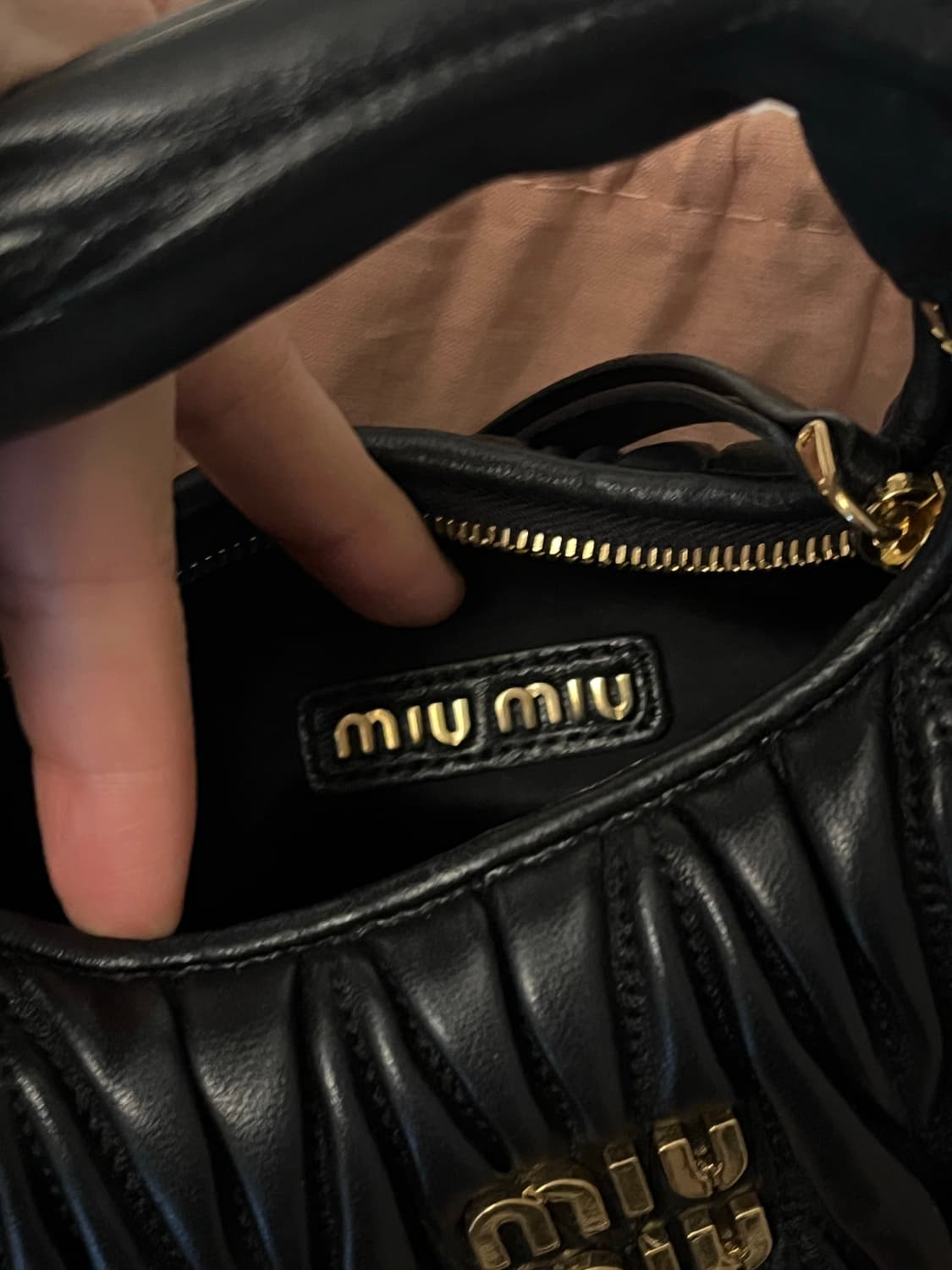 미우미우 마테라쎄 나파 호보 미니백 상품이미지1